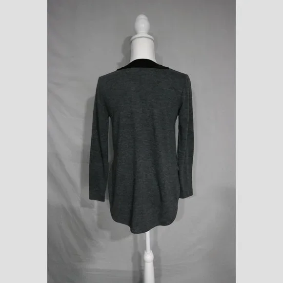 Loft XS Petite Black and Heather Gray Long Sleeve V-neck - Picture 4 of 5